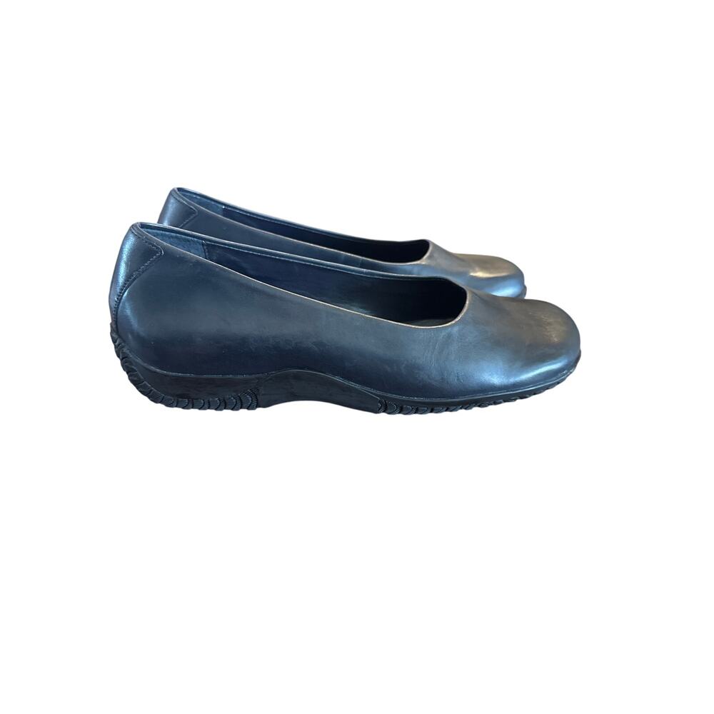 Women’s Soft Walk Navy Ballerina Flat Comfort Shoe. Size 7W